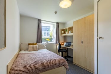 1 bed flat, De Walden Way, City Centre, Bradford, BD71BD - Image 4